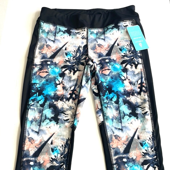 NWT Roxy Spy Game Technical Capri Leggings, Size L - Picture 4 of 11